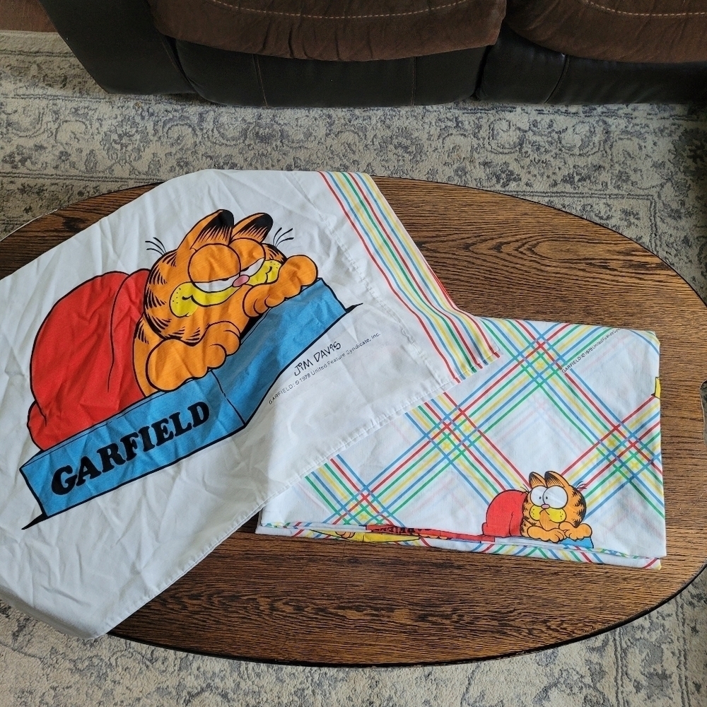 Vintage Garfield 1978 Twin Flat Sheet and Two Pillow Case Sham set - Picture 3 of 6